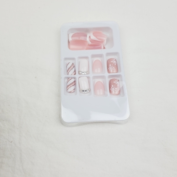 24 Pieces Fake Press On Nails - Picture 5 of 7